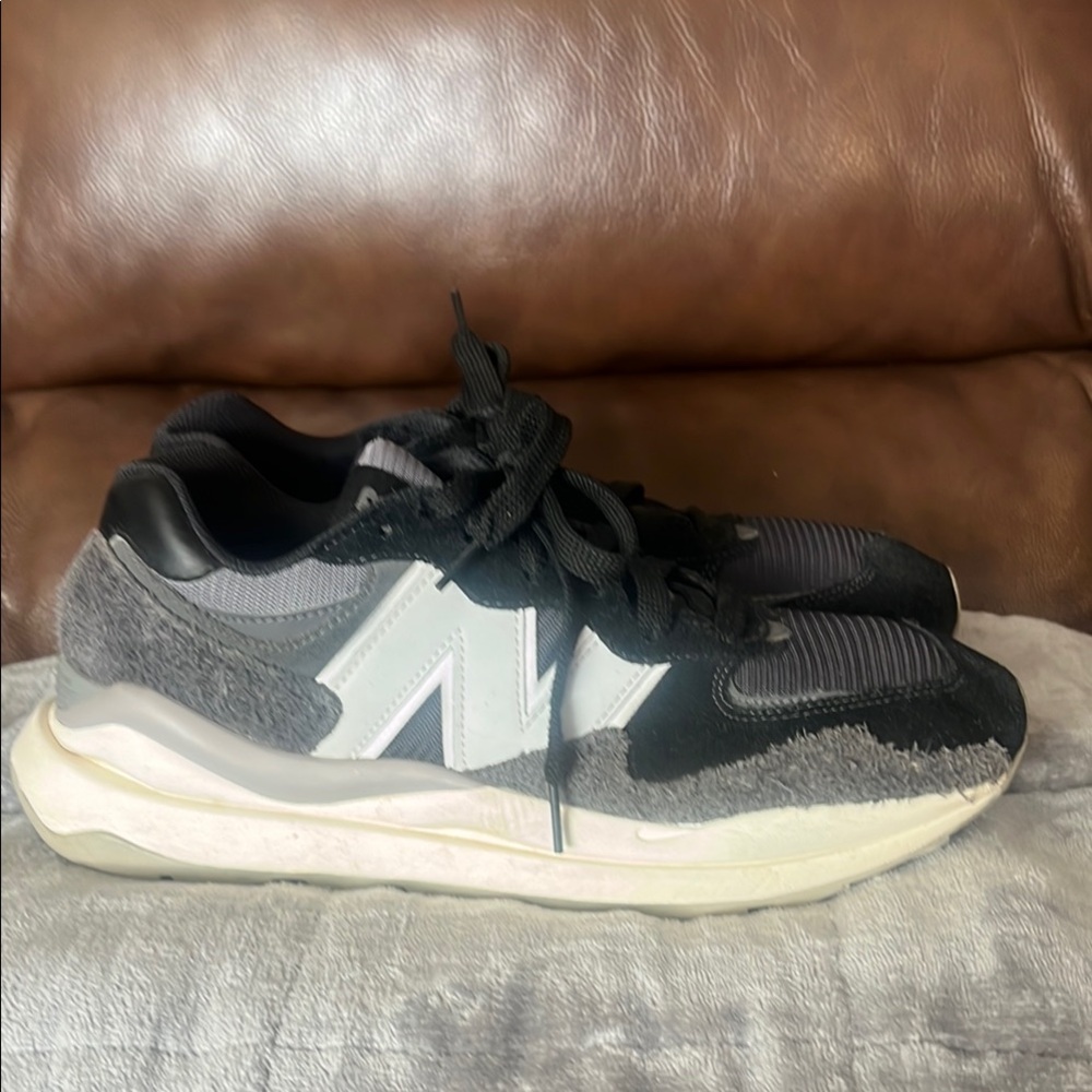New Balance Black and Gray Sneakers